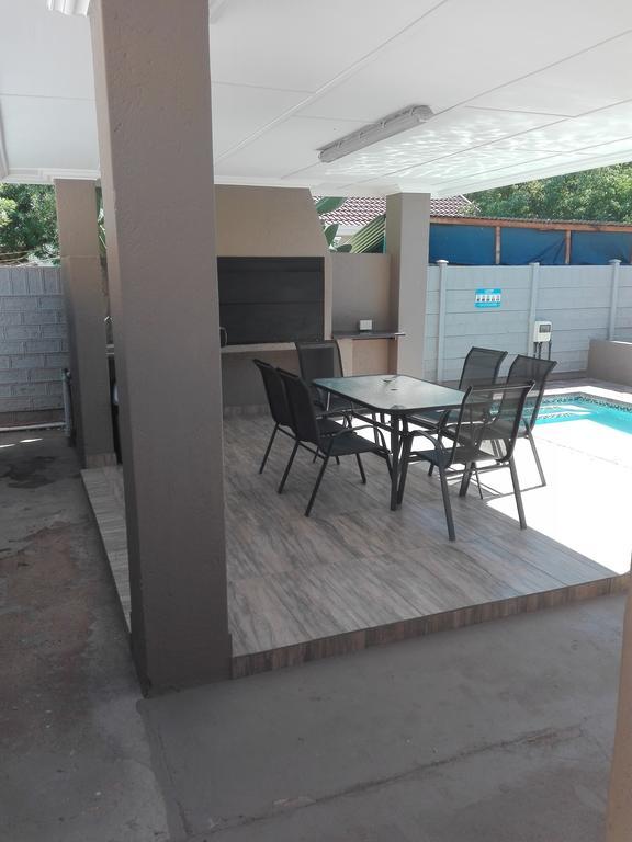 Gemutlich Guesthouse Upington Eksteriør billede
