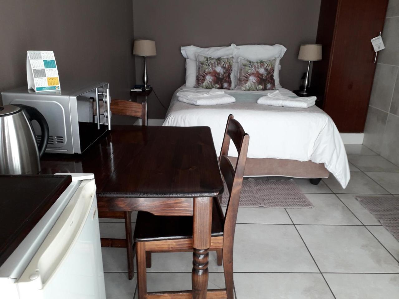 Gemutlich Guesthouse Upington Eksteriør billede