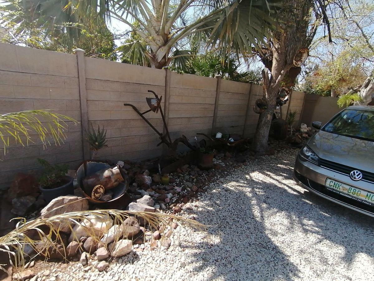 Gemutlich Guesthouse Upington Eksteriør billede